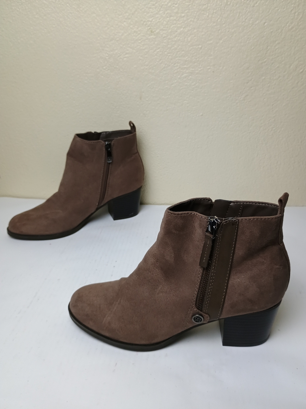 Liz Claiborne Salem 8M Brown Suede Ankle Booties with Block Heel Side-Zip